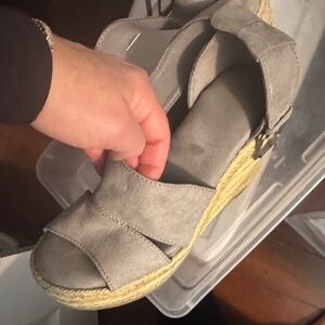 Universal Thread Light Gray Wedge Sandals